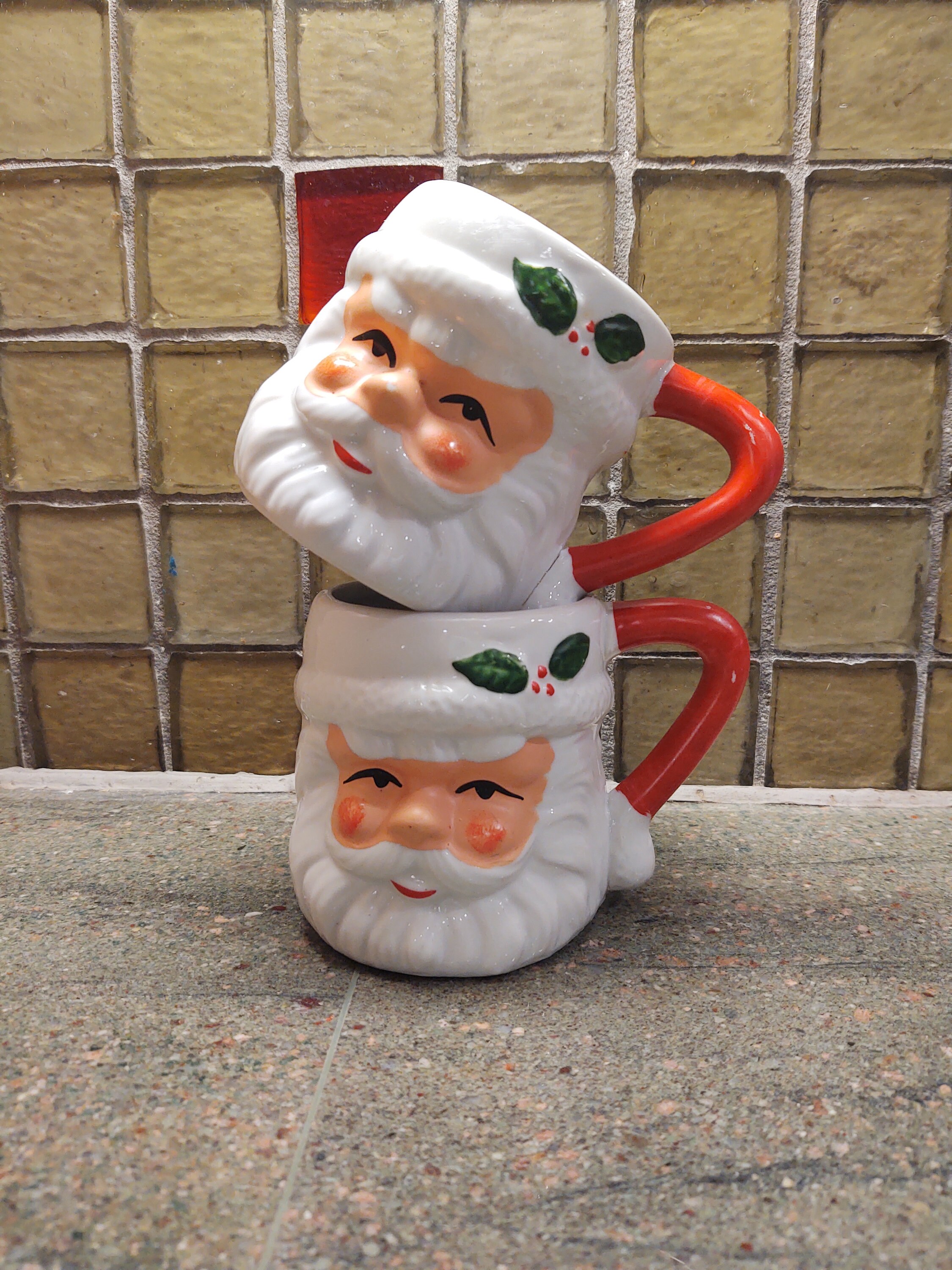 ヴィンテージの手描き陶器製サンタクロースの顔のマグカップ - Etsy 日本