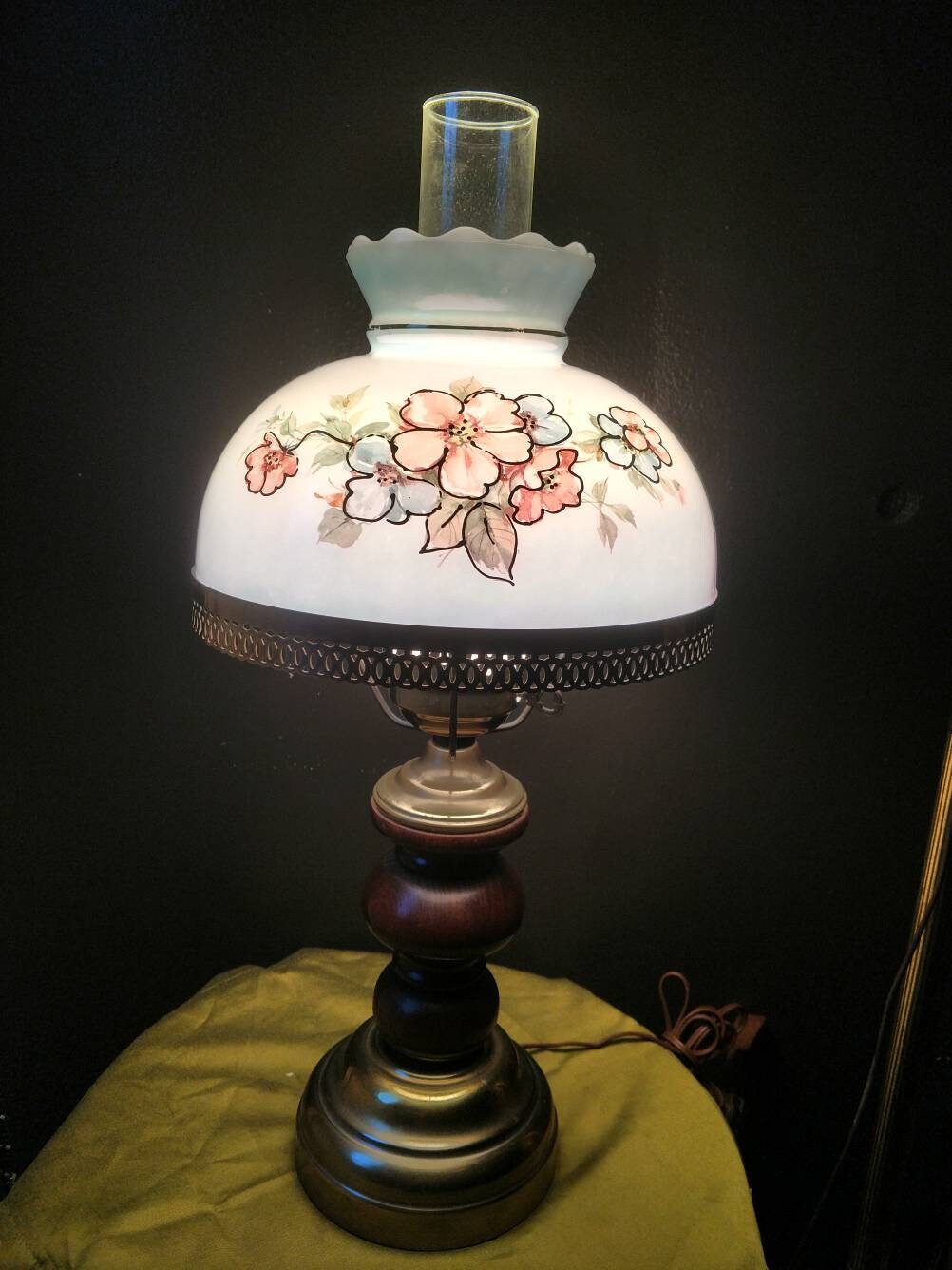 Vintage Hand Painted Milk Glass Lamp - Etsy Israel