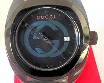 Reloj de cuarzo Gucci SYNC vintage para hombre. Ref. 137.1
