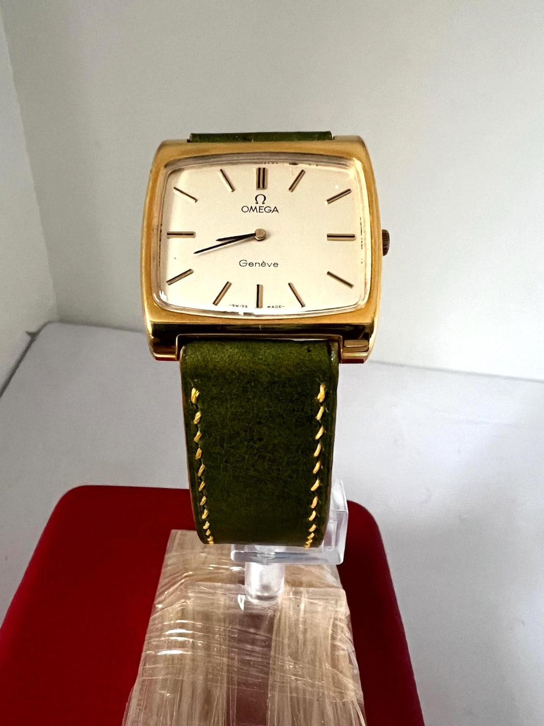 Omega Geneve 111.0109 Vintage Square Mens Gold Plated Watch.hand