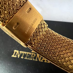 Reloj Elgin para dama con esfera dorada FK266, reloj suizo mtv de cuarzo. imagen 6