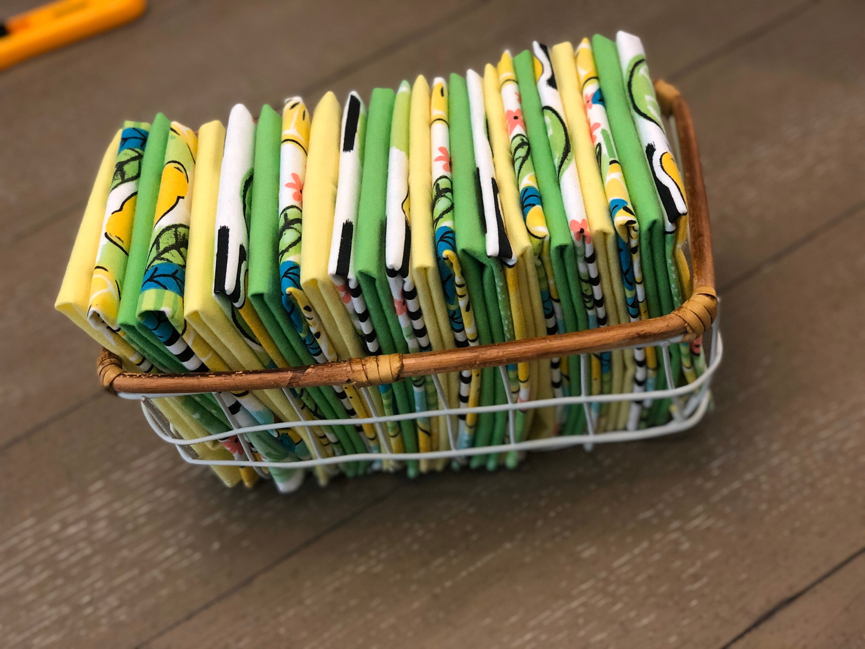 New 12 x 11 or 7 x 11 lion on green set of 6 or 12 unpaper towels 