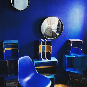 Half wall electric blue