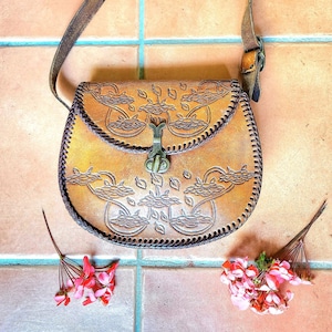 TOOLED LEATHER BAG • Tan Vintage Leather Handbag • Handmade and Carved • Womens Purse • Brown Leather • Floral Design• Vintage 70s Style•