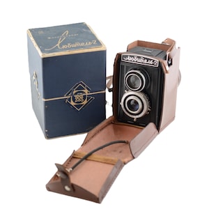 Cámara réflex vintage de los años 50 LUBITEL 2 T22 4.5/75 formato 120 mm 6x6, cámara TLR antigua retro, coleccionable, estuche y caja de cuero original.