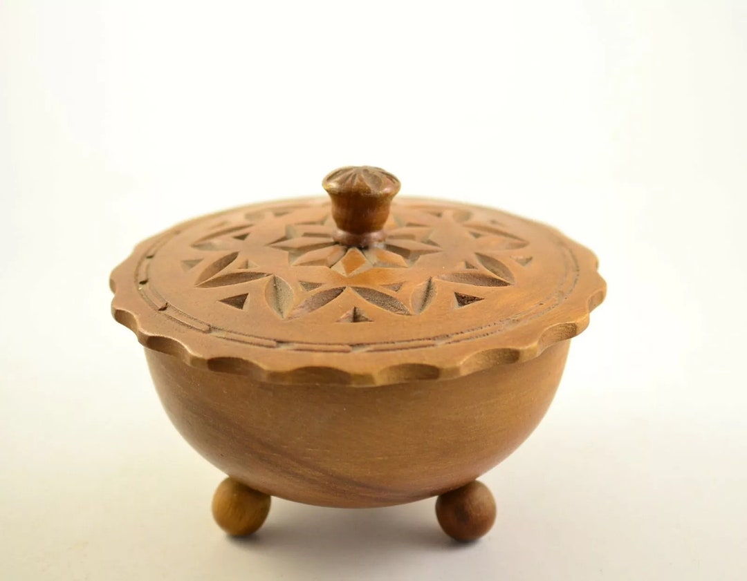 1950年代のヨーロッパ製、クルミ型のヴィンテージ純銀小物入れ