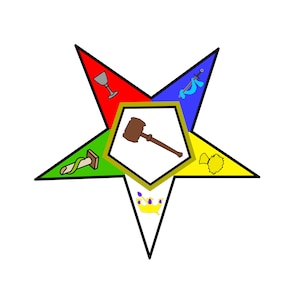 Op de afbeelding: Een vijfpuntige ster met een gouden zeshoek in het midden. De ster is verdeeld in vijf secties, elk in een andere kleur: rood, blauw, groen, geel en wit. Elke sectie bevat een symbool: een kelk, een zwaard, een rol, een kroon en een hamer.