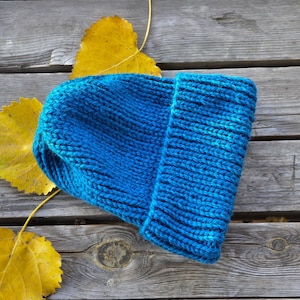 Handstickad ullmössa, turkosblå dockermössa för män och kvinnor, ribbad vikmössa, unisex vintermössa, present till honom eller henne