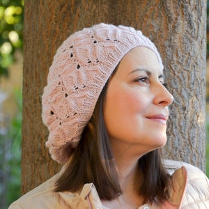 Pink Knit Beret: Handgestrickte französische Mütze aus Merino Wolle