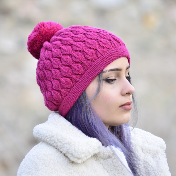 Bonnet fuchsia, bonnet d'hiver femme, bonnet en laine avec pompon, cadeau Saint-Valentin, bonnet en laine mélangée laine, cadeau petite amie, bonnet tricoté à la main