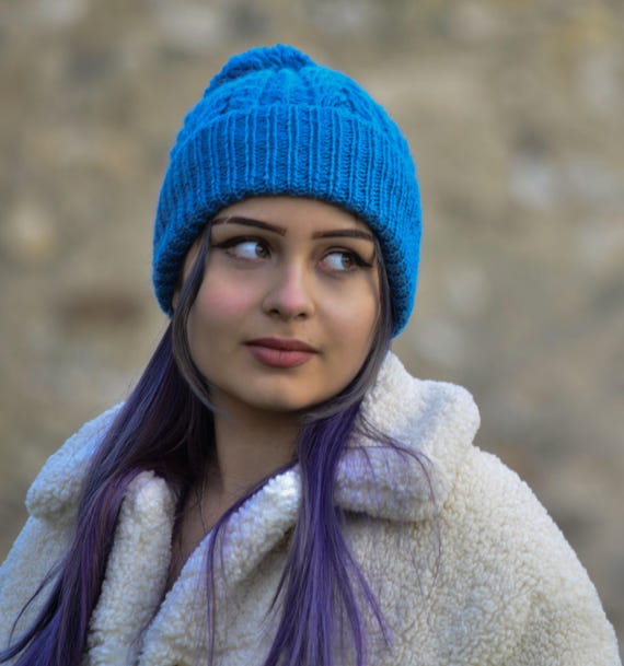 Hand-knitted Cobalt Blue Wool Beanie: Cable Knit Slouchy Pom  display picture 1