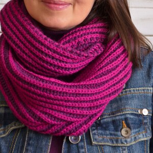 Brioche loop scarf, hand knitted Cowl, Merino Wool Neck Warmer, fuchsia circle scarf, infinity scarf women, fisherman&#39;s rib shawl
