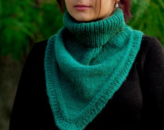 Wool Snood, Hand Knit Bandana Cowl in Emerald Green, Turtleneck Dickie Neck Warmer for Women, Knitted Collar Scarf