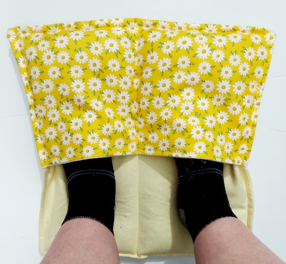 Rice-flax seed therapeutic heating/cooling pad, heat pad, cold pack, rice bag, foot warmer, hand warmer, Daisies