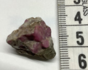 Very red tugtupite