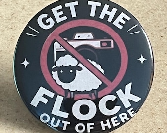 Anti-Flock-Kamera-Pin oder Magnet „Raus mit dem Schwarm!“
