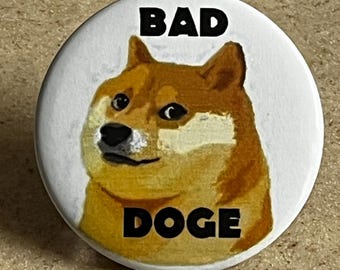 Bad Doge Pins oder Magnet