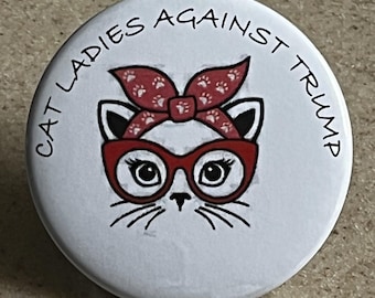 Katzen Damen gegen Trump Pin-Backs oder Magnet