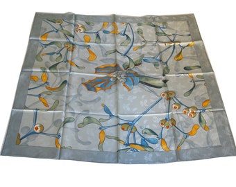 ORIGINAL vintage HERMÈS silk carré in MINT condition