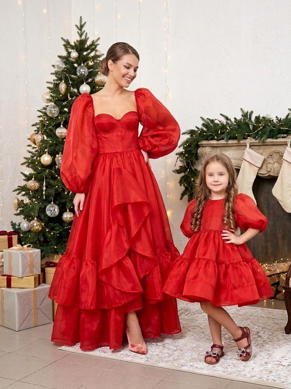 christmas family shoot red dress Matching Mother Daughter Dress, Look Holiday Gown, Organza Tulle Evening Dress, First Birthday Party Outfit, Photoshoot Red plaid Rental Period:Short term (3 days) menu: best/200 B173002 Long V-neck Poly Daughters Dress