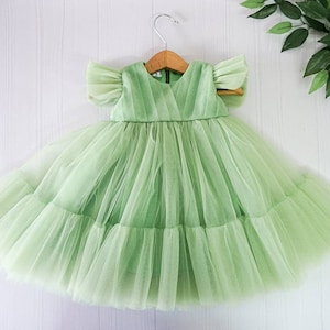 Robe de petite fille vert sauge, robe de demoiselle d&#39;honneur, petite princesse, premier anniversaire, séance photo robe à manches papillon, robe de mariée vert pomme