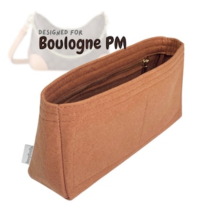 May include: A tan felt bag organiser with a zip closure. The text "DESIGNED FOR Boulogne PM" is printed on the image. The organiser has multiple compartments and is designed to fit inside a handbag.