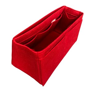 Peut inclure: Organiseur de sac en feutre rouge avec plusieurs compartiments et poches.
