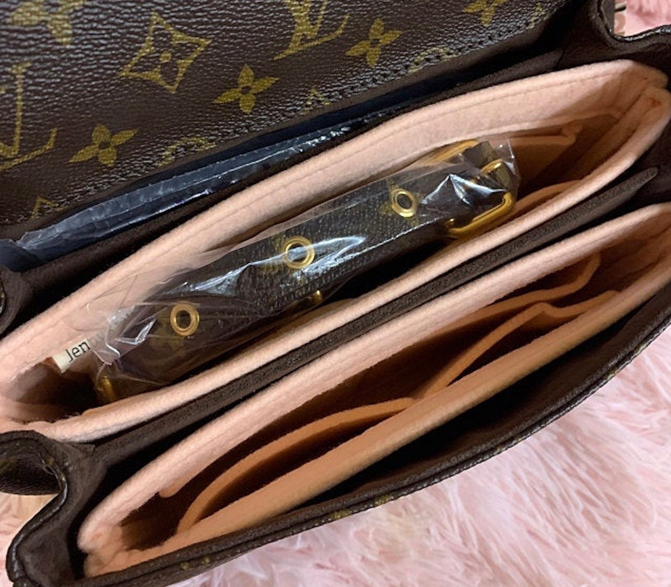 LV Pochette Metis 1 Year Review Defects in Glazing 