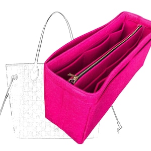 Op de afbeelding: Een felroze feltaschenorganizer met meerdere vakken en een ritssluiting. De organizer is ontworpen om in een grotere tote bag te passen.