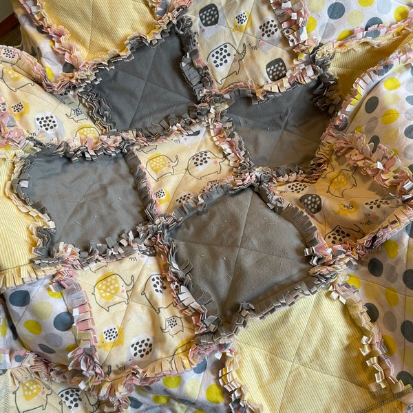 Elephant-Handmade baby rag quilt