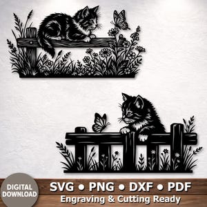 Puede incluir: Arte de pared de metal negro con dos gatitos y mariposas. Los gatitos están posados en una valla rodeada de hierba y flores. Adecuado para grabar y cortar.