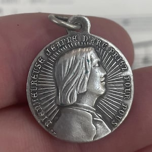 Antike französische versilberte Jeanne d&#39; Arc religiöse Medaille c1920