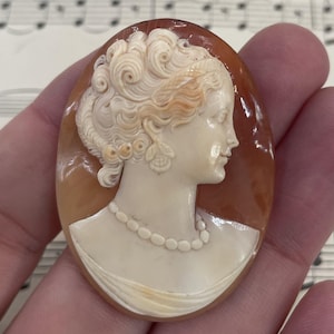 Rare Antique Italian Carved Shell Cameo Woman c1900