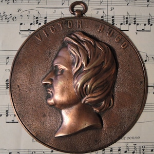 Plaque murale ancienne de Victor Hugo en Bronze, France, c1920