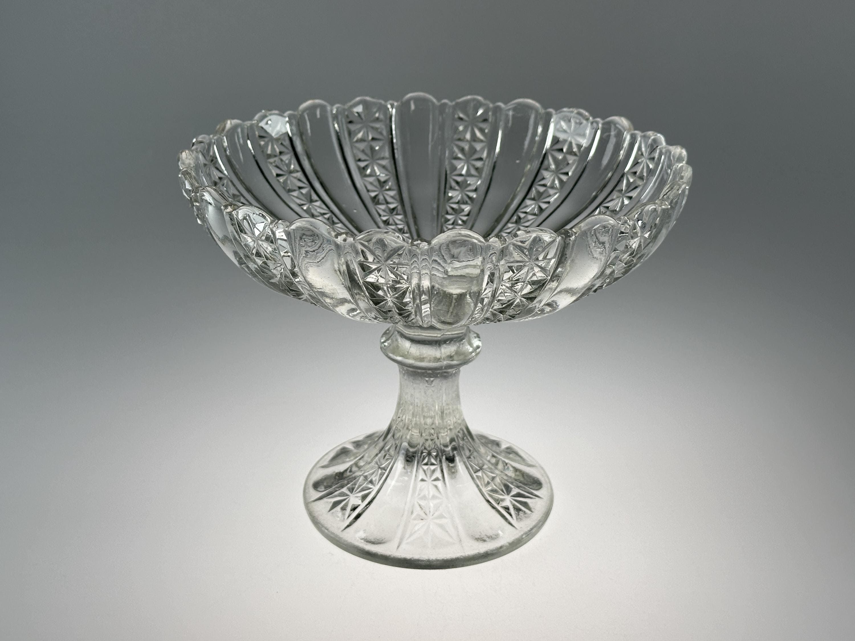 希少なアンティーク ボヘミアン 7 インチ ガラス コンポート