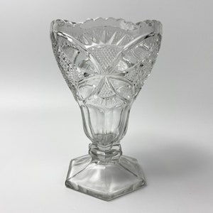 Antique EAPG 6&quot; Vase - US Glass Company &#39;No. 15112&#39; - ca. 1909