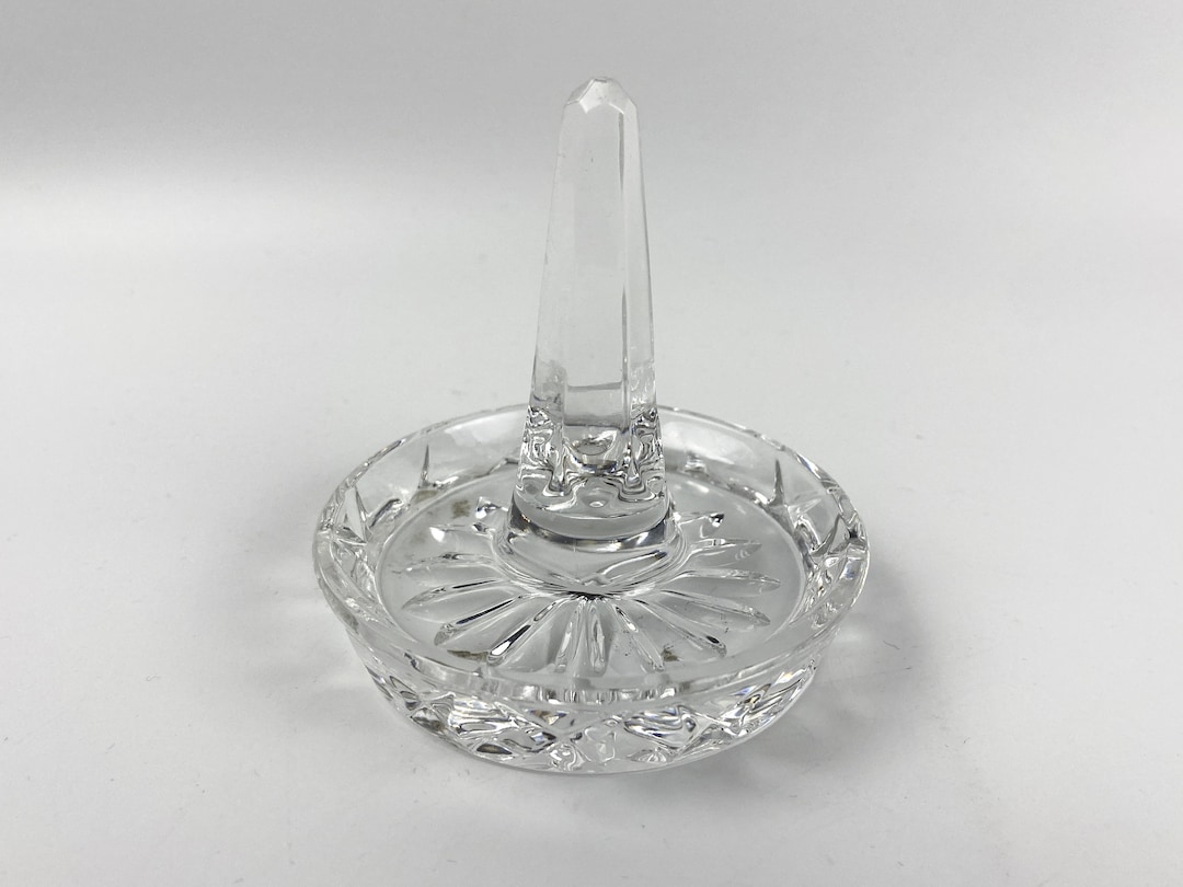 Vintage crystal ring holder deals