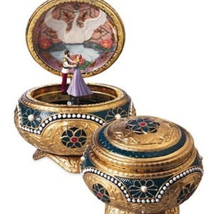 San Francisco Music Box ANASTASIA Alexandra & Nicholas Hinged Music Box with NECKLACE New