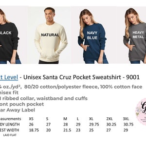 K&ouml;nnte beinhalten: Unisex Santa Cruz Pocket Sweatshirt in den Farben Schwarz, Natur, Marineblau und Schwermetall. Das Sweatshirt hat eine vordere Tasche und ein abrei&szlig;bares Etikett. Die Ma&szlig;e sind in Zoll f&uuml;r die Gr&ouml;&szlig;en XS bis 3XL angegeben.