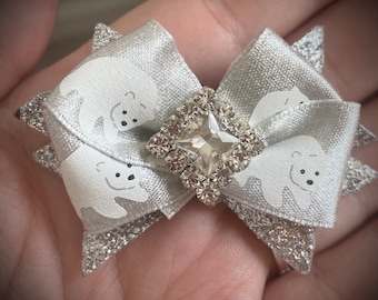 Polar bear bows