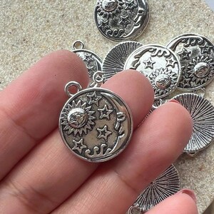 5 Stück Celestial Sun & Moon Tibetanischer Anhänger in Antik Silber