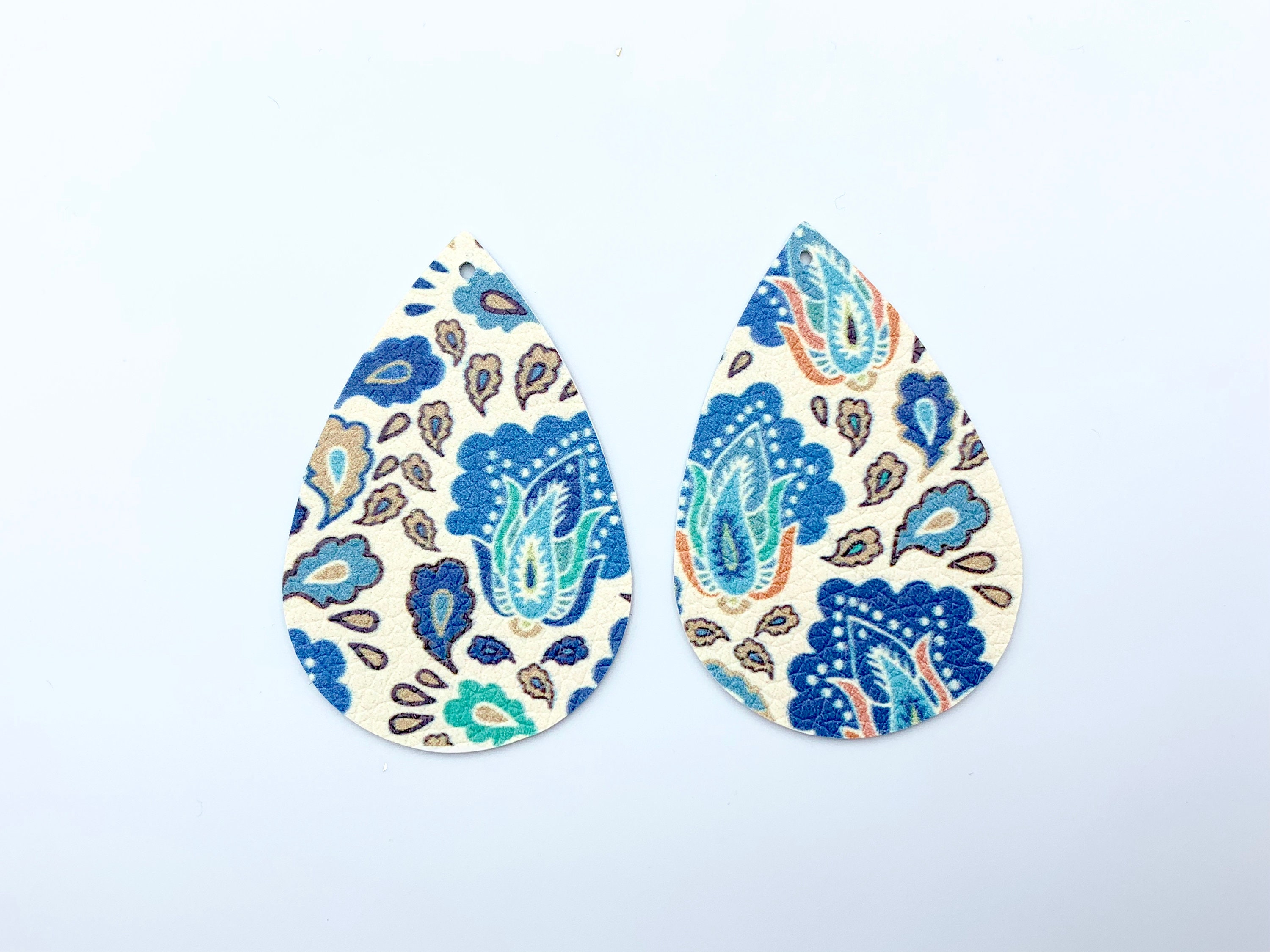 2個、56 x 38 mm、PUレザードロップ型ペンダント - あなたのスタイルを