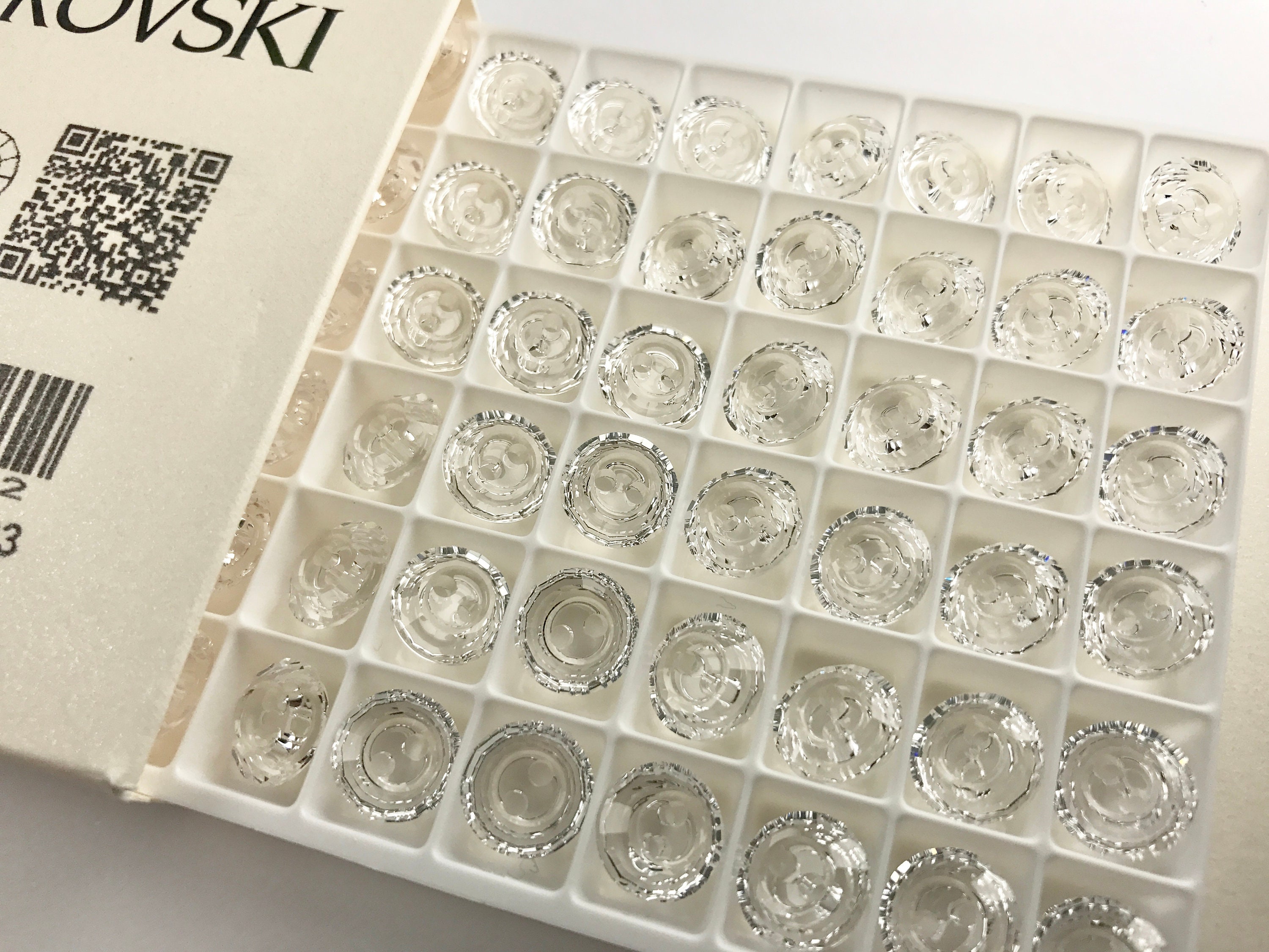 パクウンビン 　SWAROVSKI  訳あり6点　クリスタル　まとめ売り BMW ORIGINAL Crystal Clarity Door Pins クリスタルドアピン