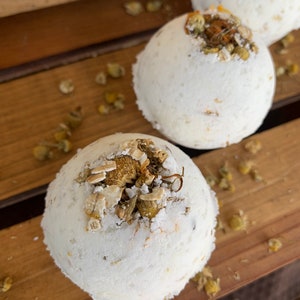 Skin Soothing Bath Bomb - Chamomile - Oatmeal - Calendula - Natural Bath Bomb