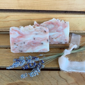 Lavender Bar Soap- Moisturizing Soap- Beeswax and Honey Soap - Palm Free Soap