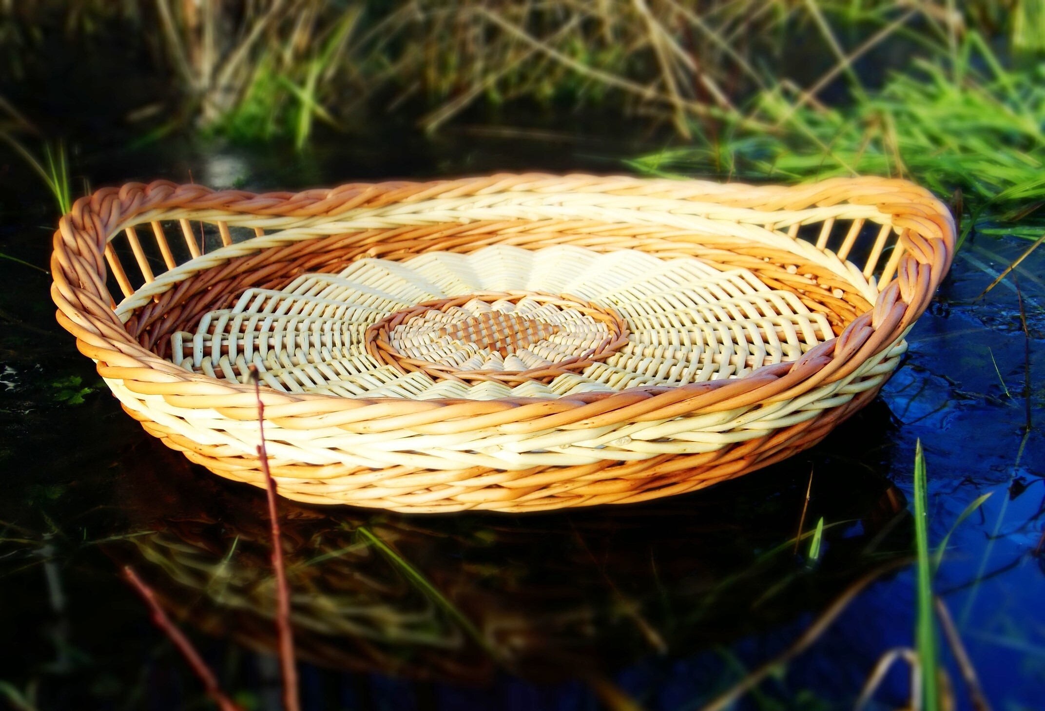 Table Decor, Home Decor, Rustic Interior, Wicker Plate, Serving Tray