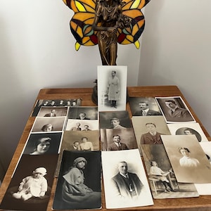 Vintage Echtfoto-Postkarten-Sammlung Ideal für das Handwerk, aus 1910-40.