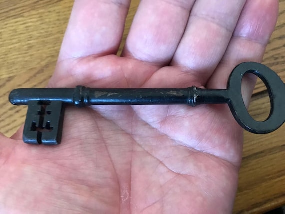 Vintage Original Key Measures 12cm.