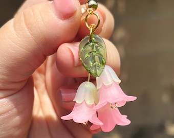 Brincos pendentes de flor de acrílico rosa: banhados a prata ou ouro