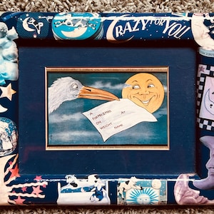 CARTÃO POSTAL ANTIGO Anúncio de Nascimento Homem na LUA emoldurado em decoupage personalizado